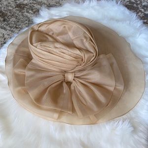 Vintage Cream Hat with Wide Brim and Bow